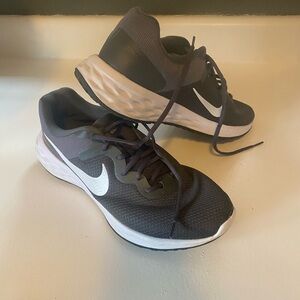 Nike Black and White Running Shoes
